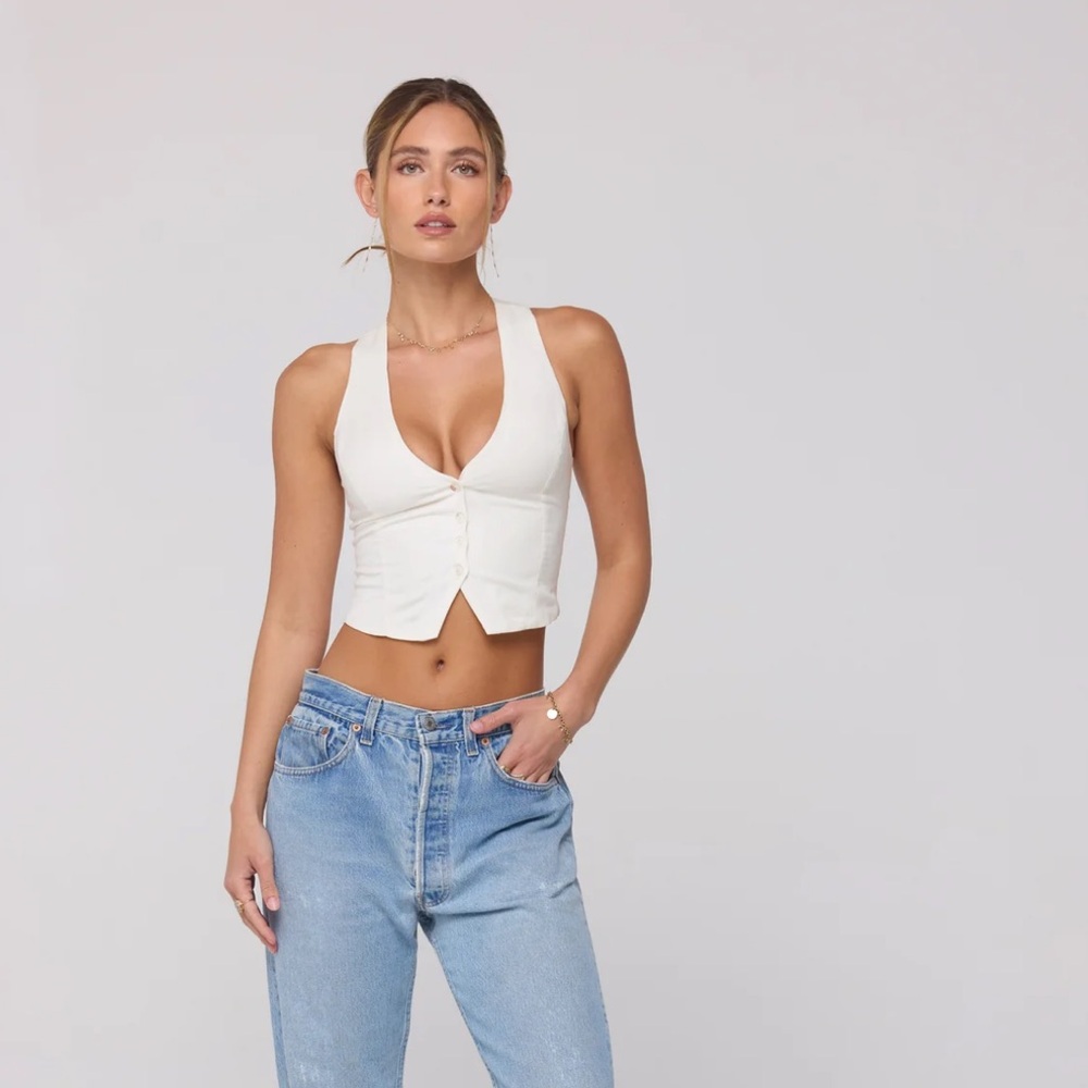 RESA Noah Vest in white.